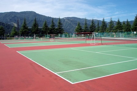 湯沢中央公園　テニスコート